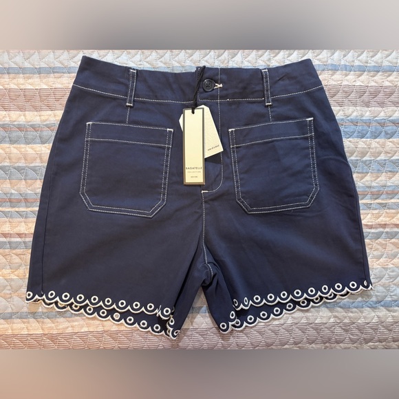 0120- NWT Bagatelle Navy Scallop Hem Embroidered Shorts 8 - Picture 3 of 13